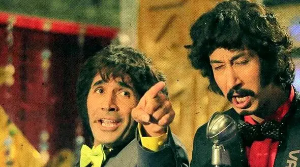 خوانندگی شاد بهرام افشاری در فیلم فسیل | «بی‌بی شکسته» با صدای متفاوت او! + فیلم