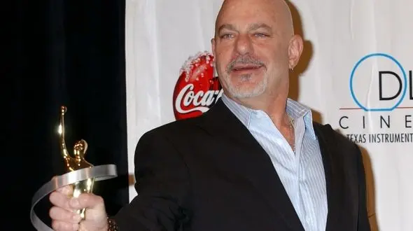 اقدام خجالت‌آور کارگردان سری فیلم های سریع و خشن با بازیگر زن در حالت بی هوشی+ عکس