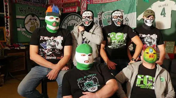 ارتش تماشاگران اوباش روسی خود را برای مقابله با تماشاگران اوباش انگلیسی آماده می کنند!+ تصاویر