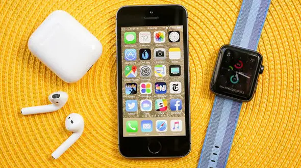  ۶ دلیل برای خریدن آیفون SE به جای آیفون X 