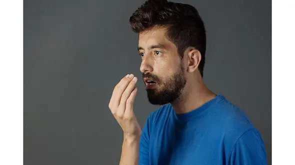 علت بوی دهان بعد از بیدار شدن از خواب