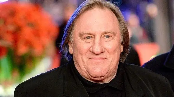  زن جوان پشت پرده آقای بازیگر منحرف را لو داد + عکس