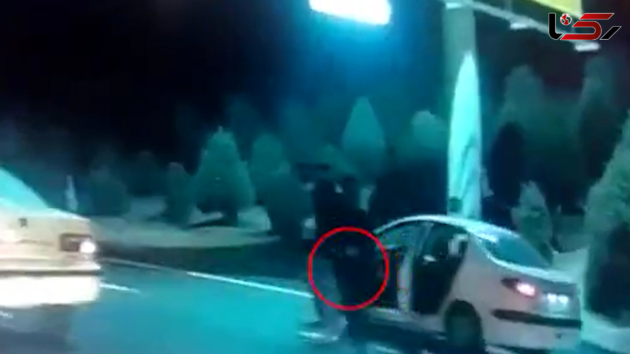 وحشت در قلب تهران ! / جولان مردان مسلح در ترافیک وسط شهر!  + فیلم