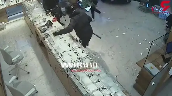 فیلم لحظه سرقت وحشیانه  از جواهرفروشی+ فیلم / لندن