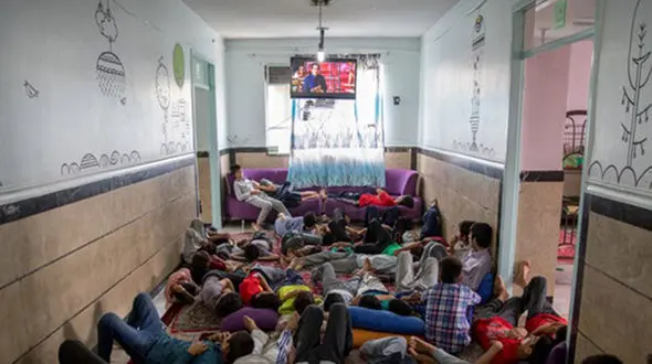 150 کودک و نوجوان در یک مکان 35 نفره!