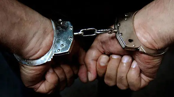  حمله مسلحانه به یک طلا فروشی در خیابان نامجو / برق النگو ها مچ دزد مسلح را گرفت 