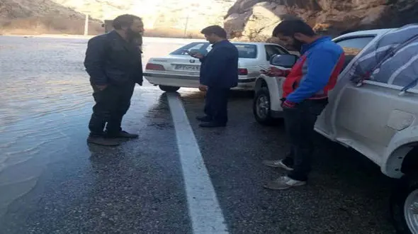  بخشی از جاده اندیکا-شهرکرد زیر آب رفت