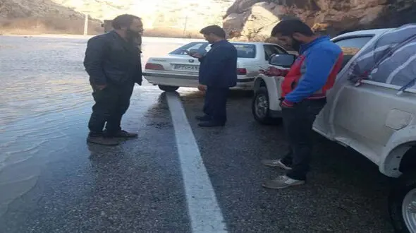  بخشی از جاده اندیکا-شهرکرد زیر آب رفت