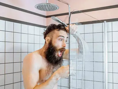 فریب دوش آب یخ را نخورید؛ این روش‌ ها خواب شبانه را خنک‌ تر می‌ کند
