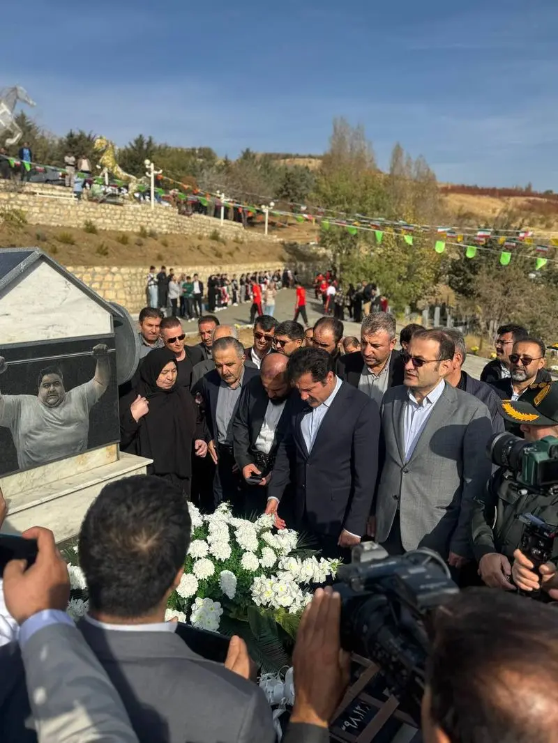 رونمایی از تندیس قهرمان و اسطوره پارالمپیکی