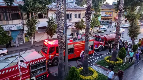 4 باب مغازه در فومن خاکستر شدند+ عکس و علت