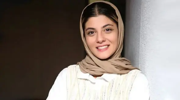 مهسا طهماسبی با کت‌وشلوار مشکی و اکسسوری‌های فانتزی درخشید / مامان کوچولو محبوب این روزها با این عکس ها وایرال شد!
