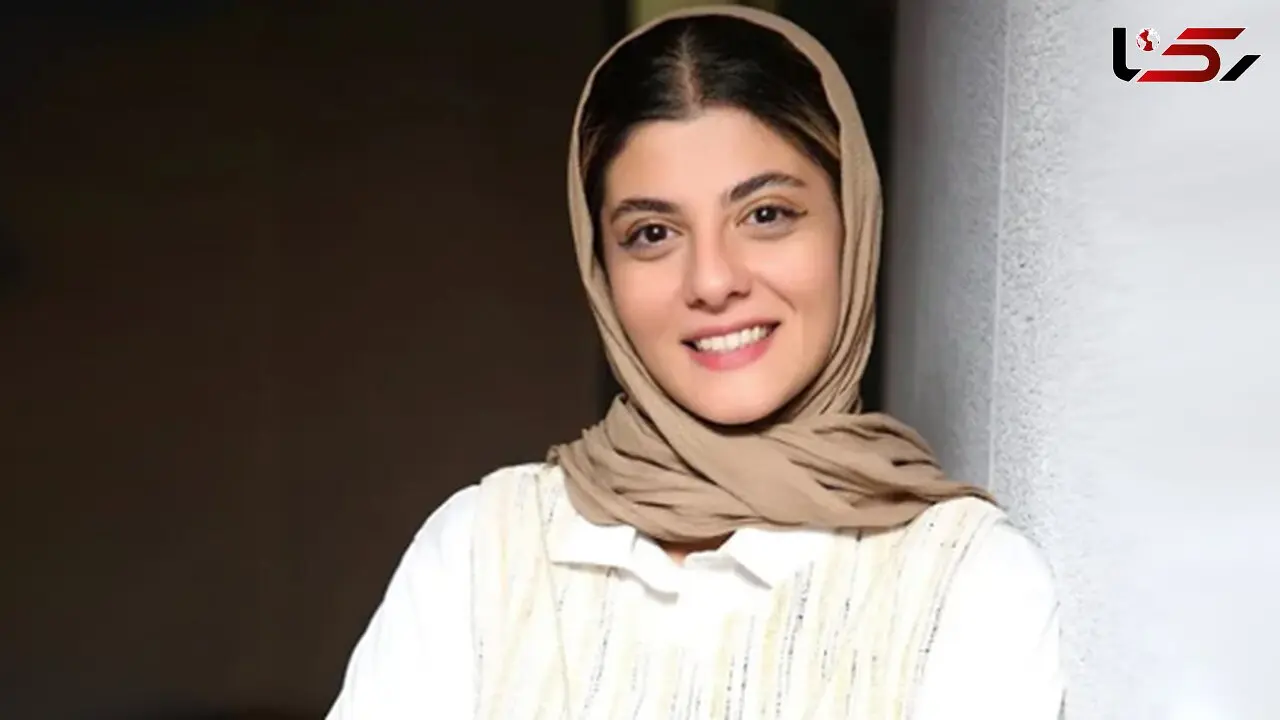 مهسا طهماسبی با کت‌وشلوار مشکی و اکسسوری‌های فانتزی درخشید / مامان کوچولو محبوب این روزها با این عکس ها وایرال شد!
