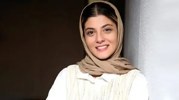 مهسا طهماسبی با کت‌وشلوار مشکی و اکسسوری‌های فانتزی درخشید / مامان کوچولو محبوب این روزها با این عکس ها وایرال شد!