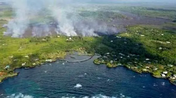 تبخیر دریاچه با گدازه های آتشفشانی در جزایر هاوایی