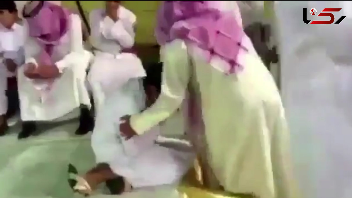 سوء استفادۀ وهابیان سعودی از یک کودک+ فیلم