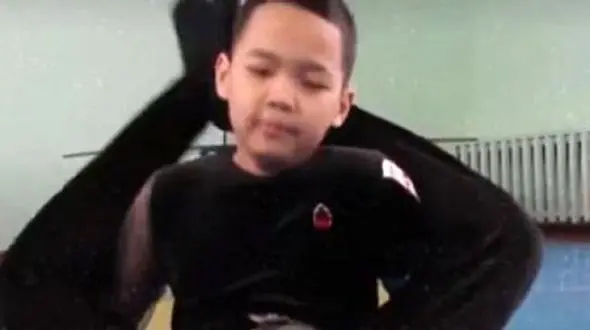 استعداد دیدنی پسر 13 ساله در ژیمناستیک + فیلم