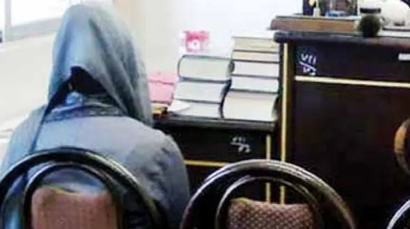 زن جوان کارمند به اتهام مشارکت در پرونده اخلاقی در شرکت تحت بررسی قضایی