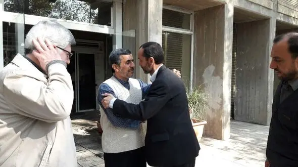 حمید بقایی با بدرقه احمدی نژاد به بسط نشینی در حرم حضرت عبدالعظیم (ع) حسنی (س) رفت + تصاویر