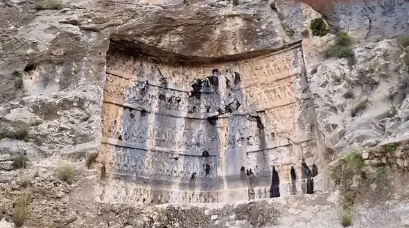 نقش برجسته پیروزی شاه ایرانی بر 3 امپراطور بزرگ جهان