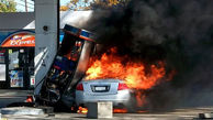 ببینید / حادثه‌ای عجیب‌وغریب در پمب بنزین؛ راننده ماشین آتش گرفت!