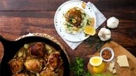 طرز پخت مرغ عسلی با عطر سیر و آویشن