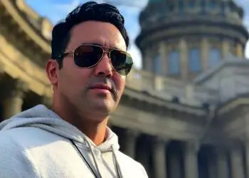 فیلم / مهران مدیری آبروی پوریا پوسرخ را برد / عرق روی پیشونی آقای بازیگر نشست