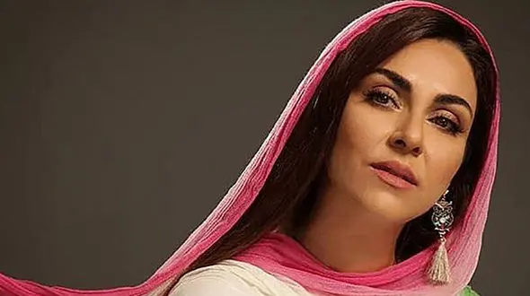 رنگ باورنکردنی موهای شیوا ابراهیمی ! + عکس