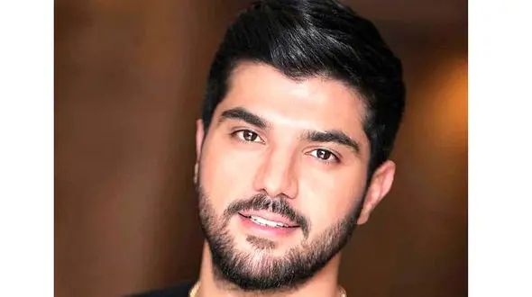 سینا مهراد با این عکس دل همه را برد / کشته مرده های آقای بازیگر زیاد است!