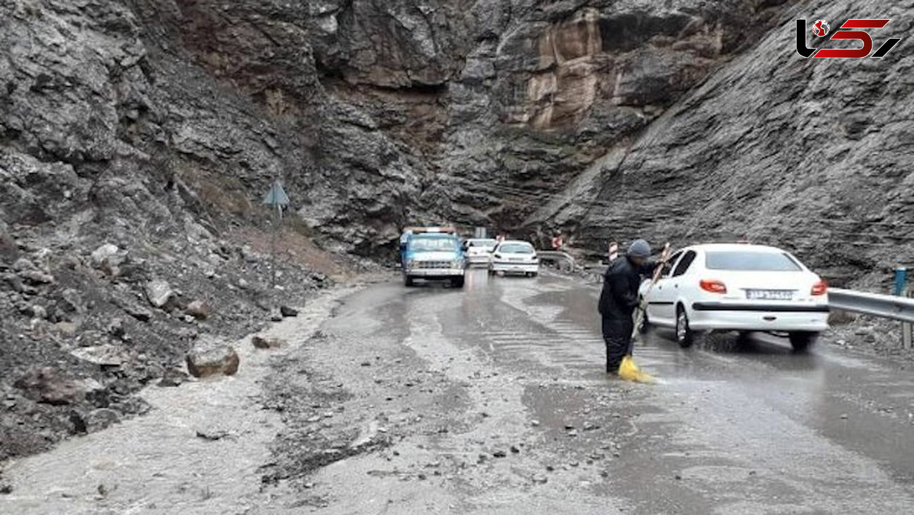 ریزش وحشتناک کوه در جاده چالوس / بامداد امروز رخ داد + فیلم