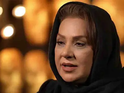 نسرین مقانلو شمع ۵۸ سالگی را فوت کرد؛ از دسته گل بزرگ تا خلاقیت قناد با کیک جواهرنشان
