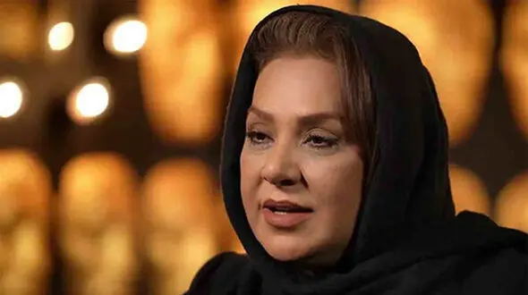 نسرین مقانلو شمع ۵۸ سالگی را فوت کرد؛ از دسته گل بزرگ تا خلاقیت قناد با کیک جواهرنشان