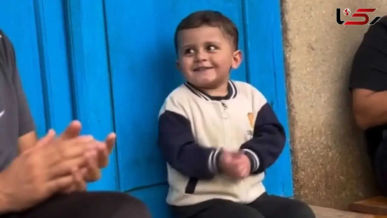 فیلم آواز شاد /  بچه قلقلی بند انگشت اندازشه ولی با آوازش چنان مجلس گردونی میکنه بیا و ببین 