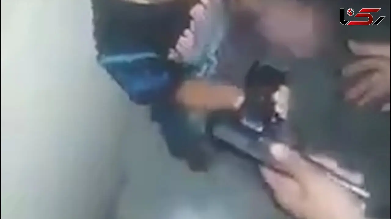 لحظه شلیک مرگبار پدر به پسرک!+فیلم
