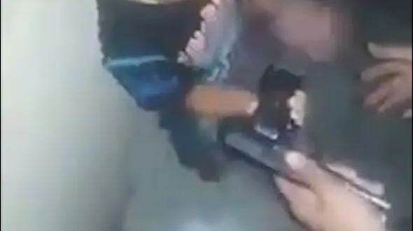 لحظه شلیک مرگبار پدر به پسرک!+فیلم