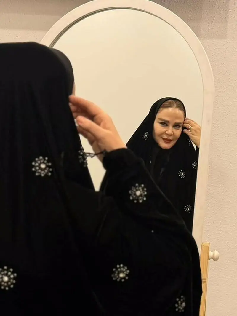 بهاره رهنما با عبای مخملی 1