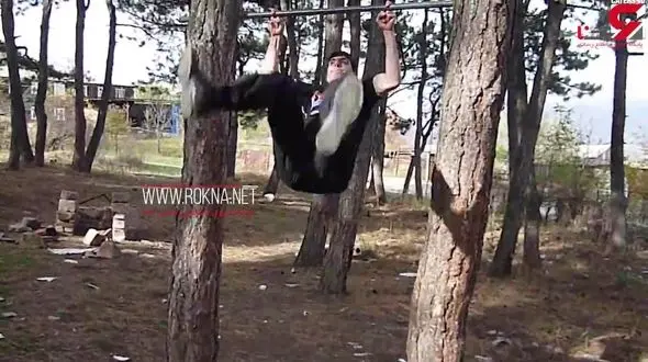 حرکت جالب یک جوان ارمنی با میله بارفیکس+ فیلم