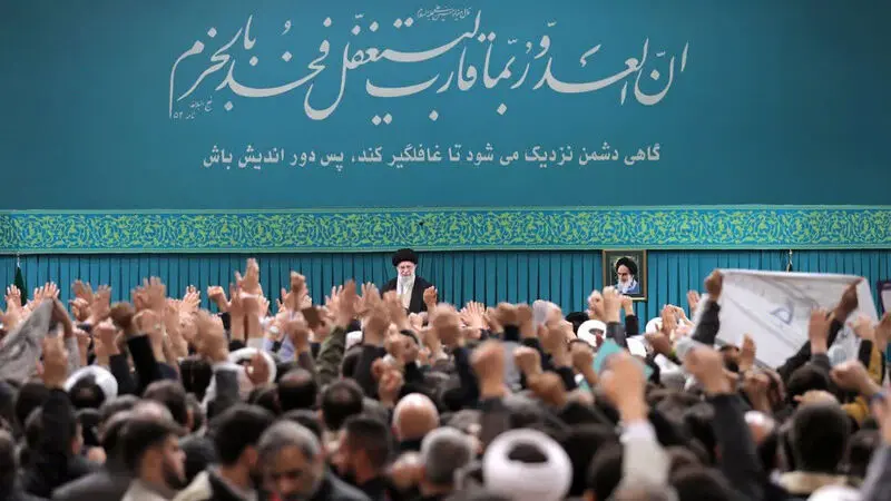  رهبر انقلاب در دیدار هزاران نفر از مردم آذربایجان شرقی