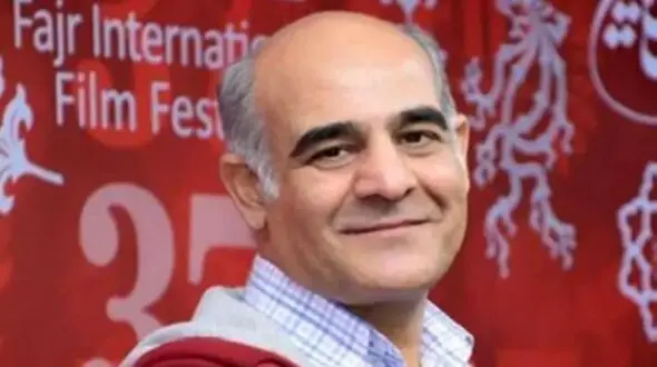 سیاوش چراغی پور بازیگر بچه مهندس: قد کوتاهی دارم، صورت نه چندان زیبا، بینی پهن و صدای نازک همواره باید ثابت می کردم من آقای چراغی پور هستم نه خانم! سیگار می کشیدم که صدام دورگه بشه!+فیلم