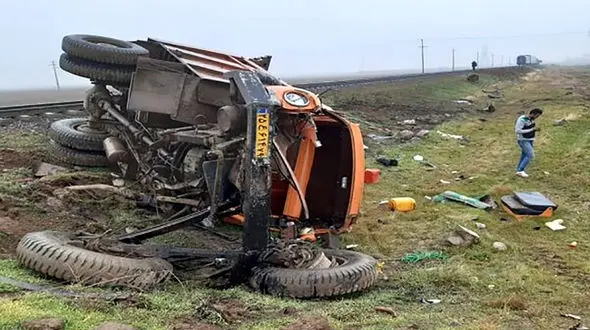 واژگونی خونین تریلی در ارومیه / رانند مصدوم شد