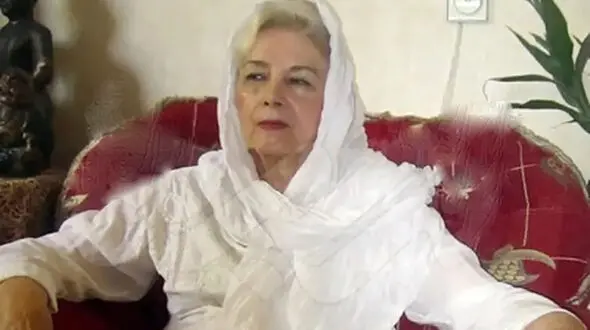 بیوگرافی افسانه ملک؛ بانوی آواز موسیقی سنتی ایران + جدول