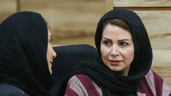 نگاهی به دکوراسیون منزل نسرین نکیسا؛ تلفیق سادگی مدرن با هنر ایرانی