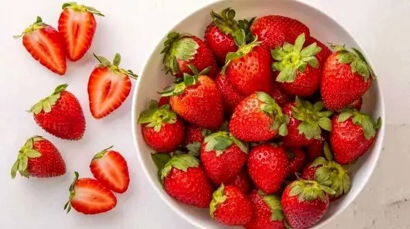 5 روش جالب برای تازه نگه‌داشتن توت فرنگی به صورت طبیعی + فیلم