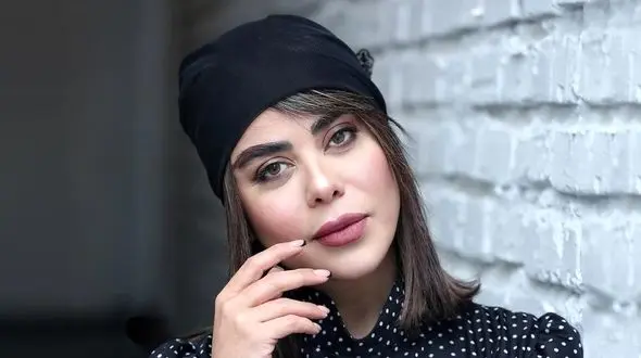 میکاپ خیره‌کننده و شیک بازیگر ایرانی؛ الهام اخوان بیلی آیلیش ایرانی همه را غافلگیر کرد!