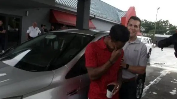 هدیه باورنکردنی رئیس شرکت به کارمند جوان 