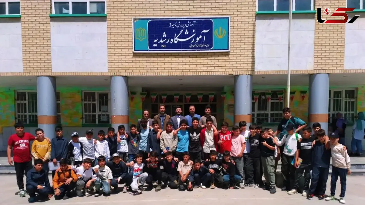 معلمی که برای تأمین معاش چند شغله می‌شود؛ مطالبه افزایش ۳ برابری حقوق فرهنگیان