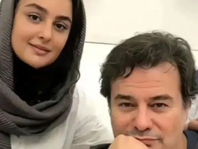 فیلم / پیمان قاسم خانی : میترا زنم از مهدی ژوله بدش میاد .../  چون ازت خوشمون نمیاد عروسیت نیومدیم ... / ژوله هنگ کرد ... وای چرا آخه ....