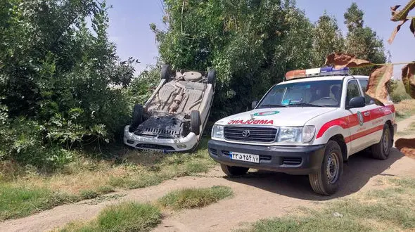 واژگونی خودروی سواری پژو پارس در محور ارومیه - سلماس 