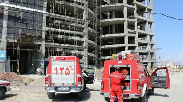 مرد مشهدی از این ساختمان سقوط کرد و زنده ماند / یک معجزه واقعی+ عکس