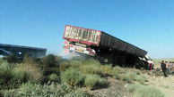 تصادف مرگبار دو کامیون کشنده در جاده سیرجان که شاخ به شاخ شدند+عکس